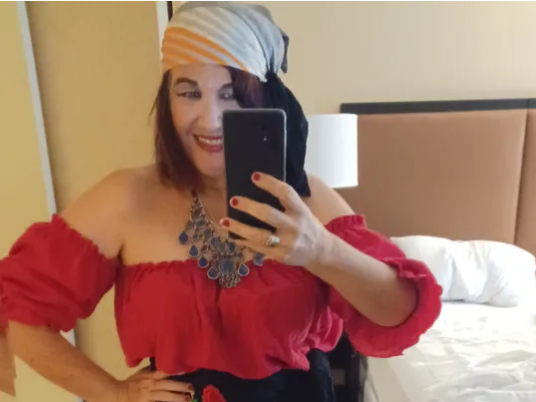 Lourdes, intuitive tarot reader